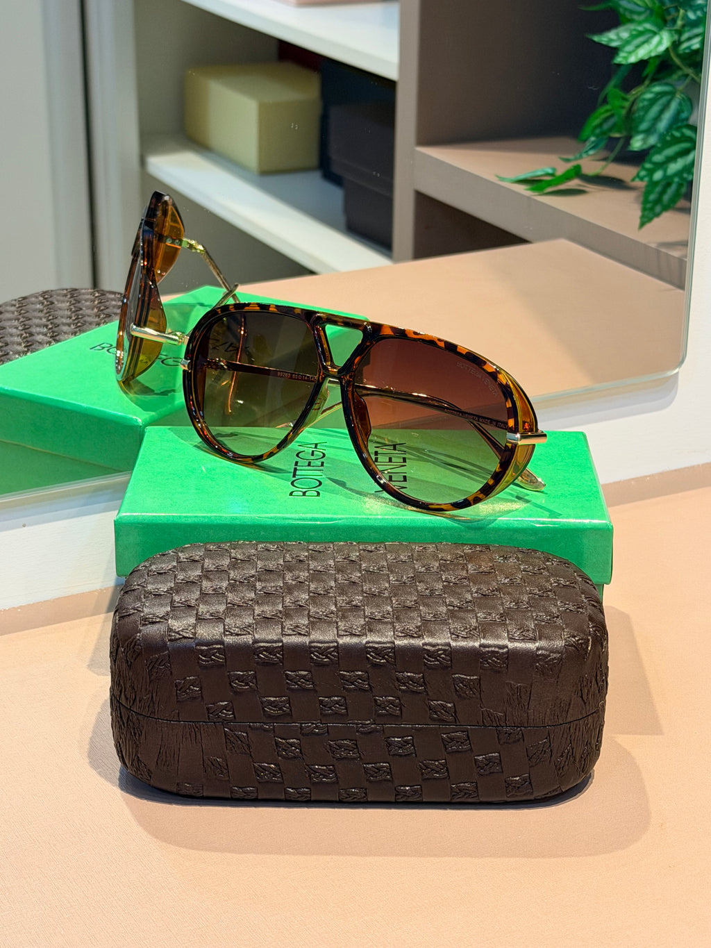 Óculos Aviator Tartaruga - BOTTEGA VENETA