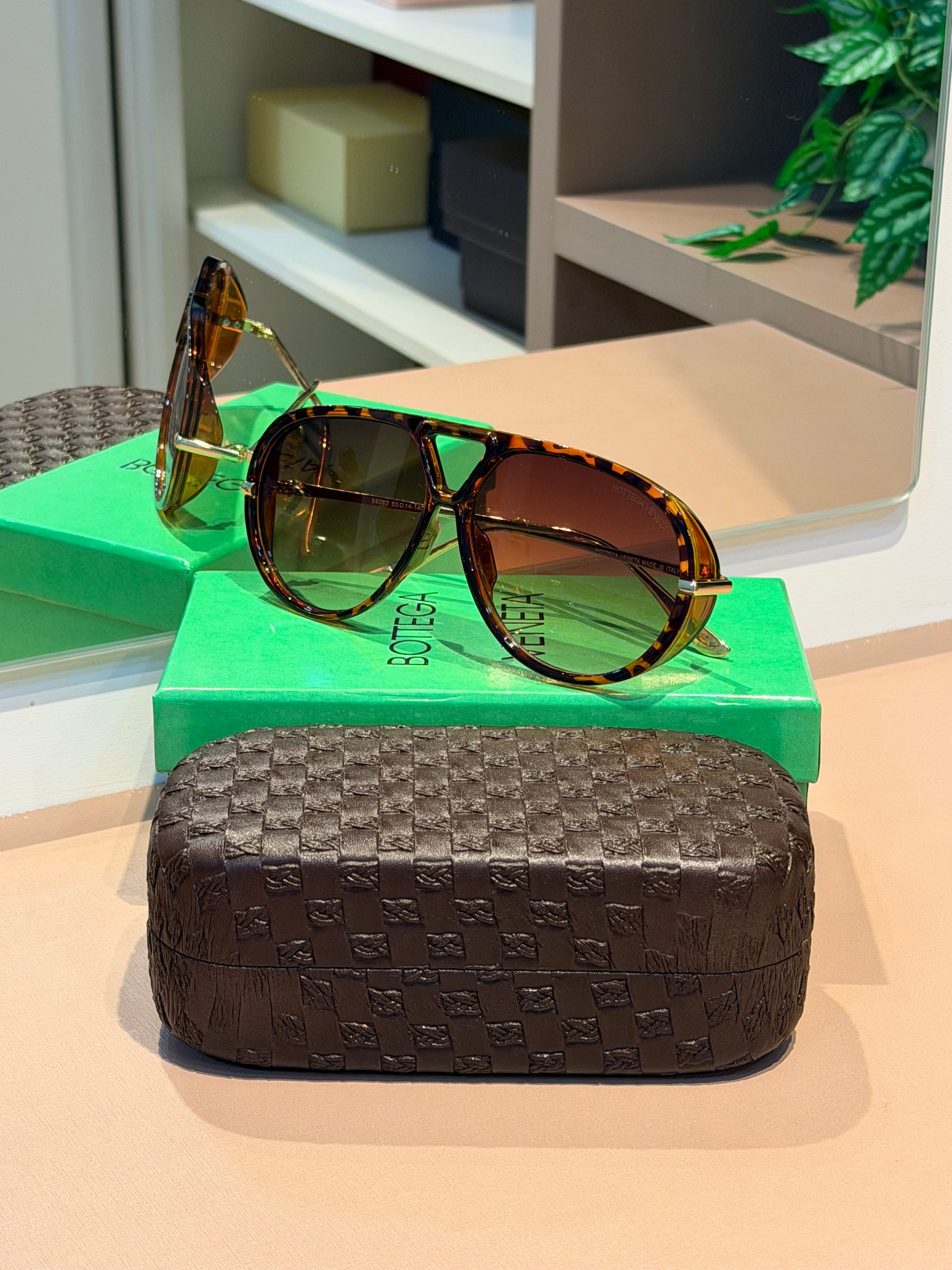 Óculos Aviator Tartaruga - BOTTEGA VENETA