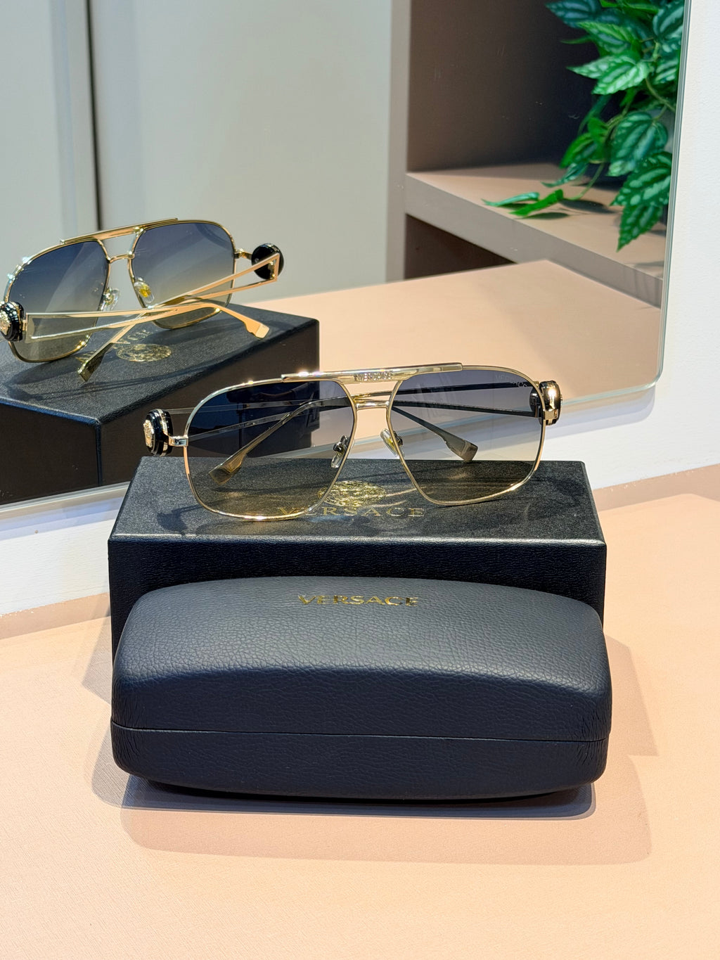 Óculos VE2269 Preto e Dourado - VERSACE