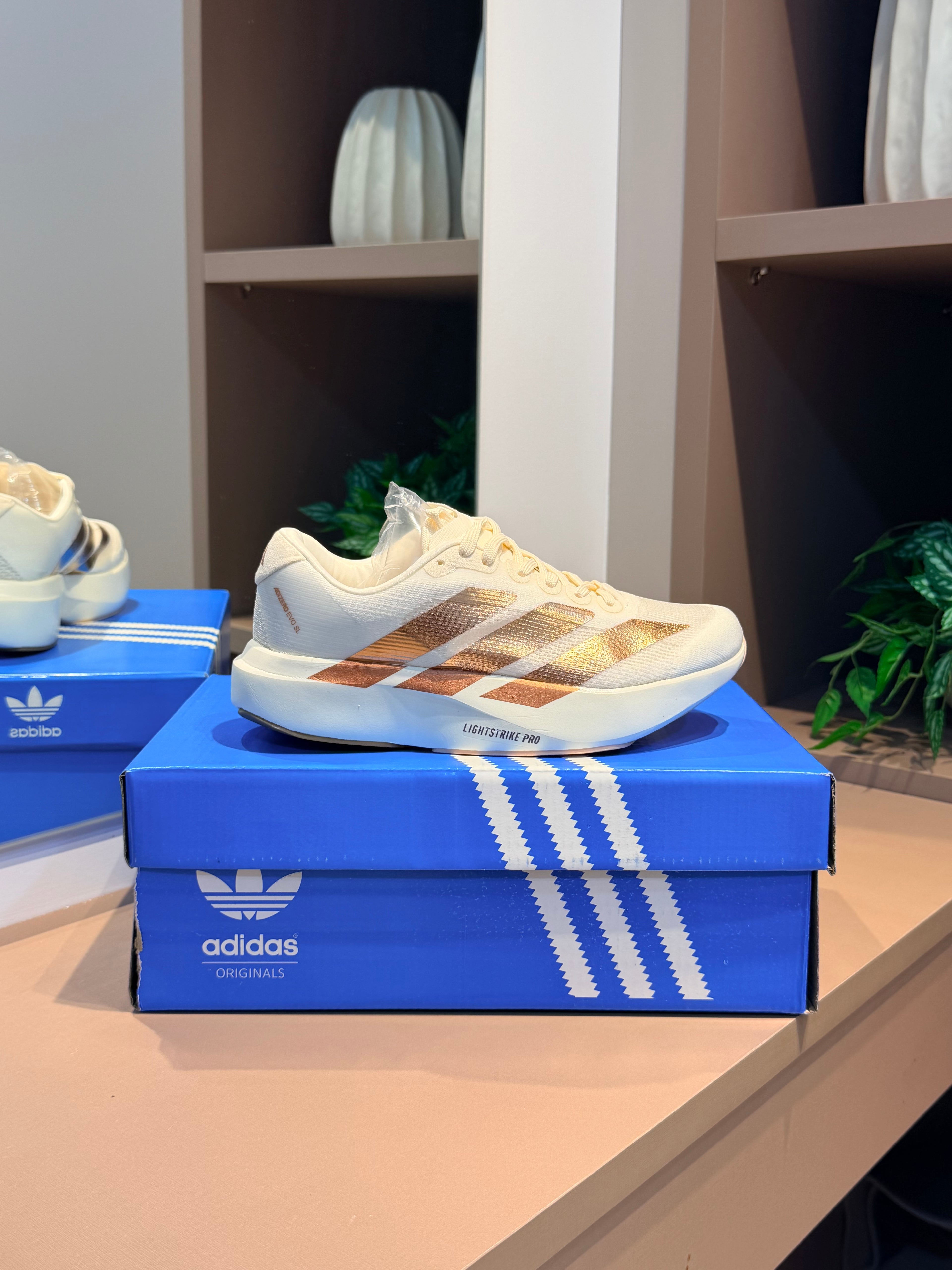 Tênis Adizero EVO SL Branco e Rosê - ADIDAS