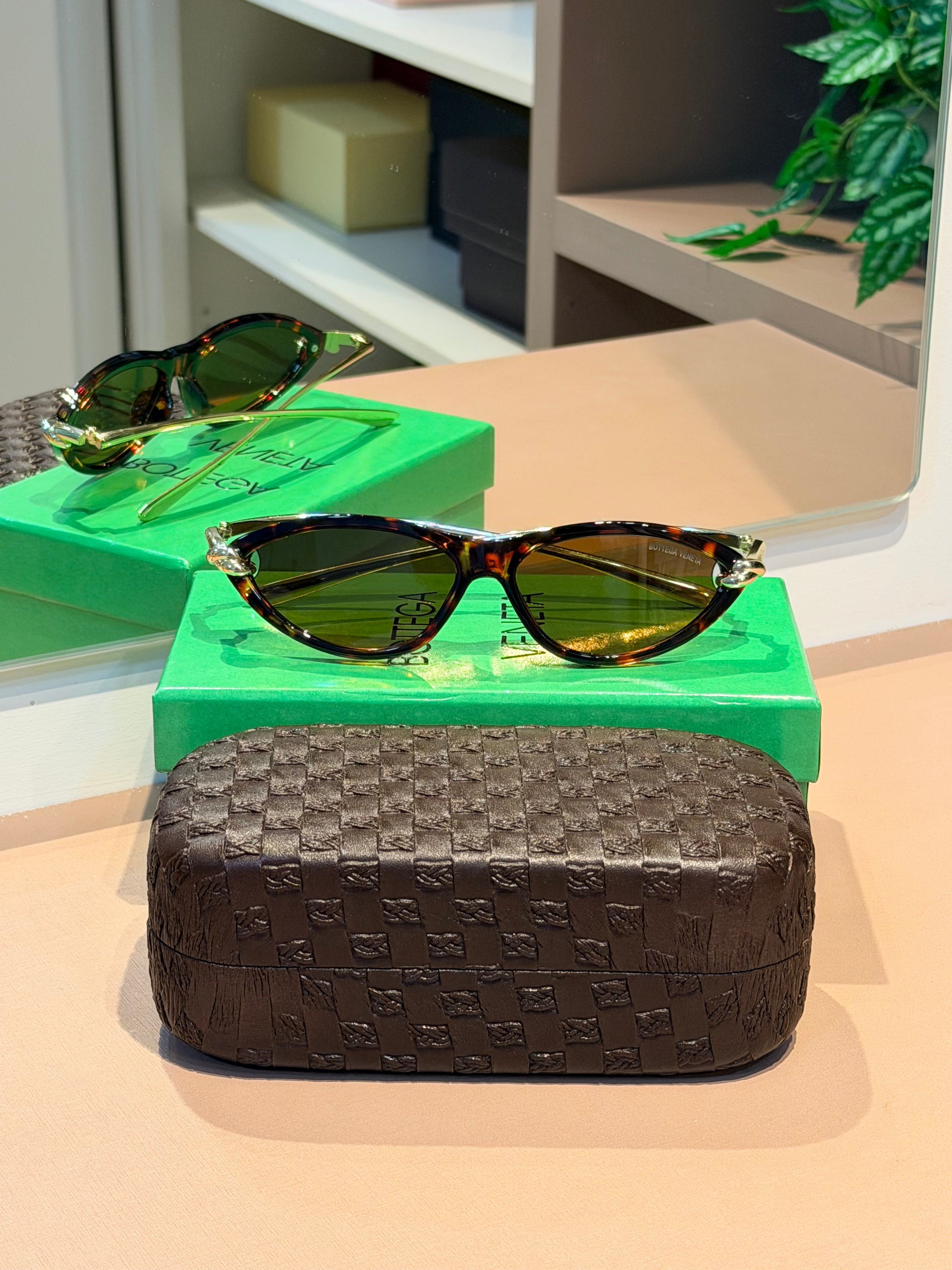 Óculos Knot Cat Eye Havana - BOTTEGA VENETA