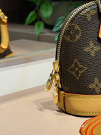 Bolsa de mão ou Transversal Alma Nano - LOUIS VUITTON
