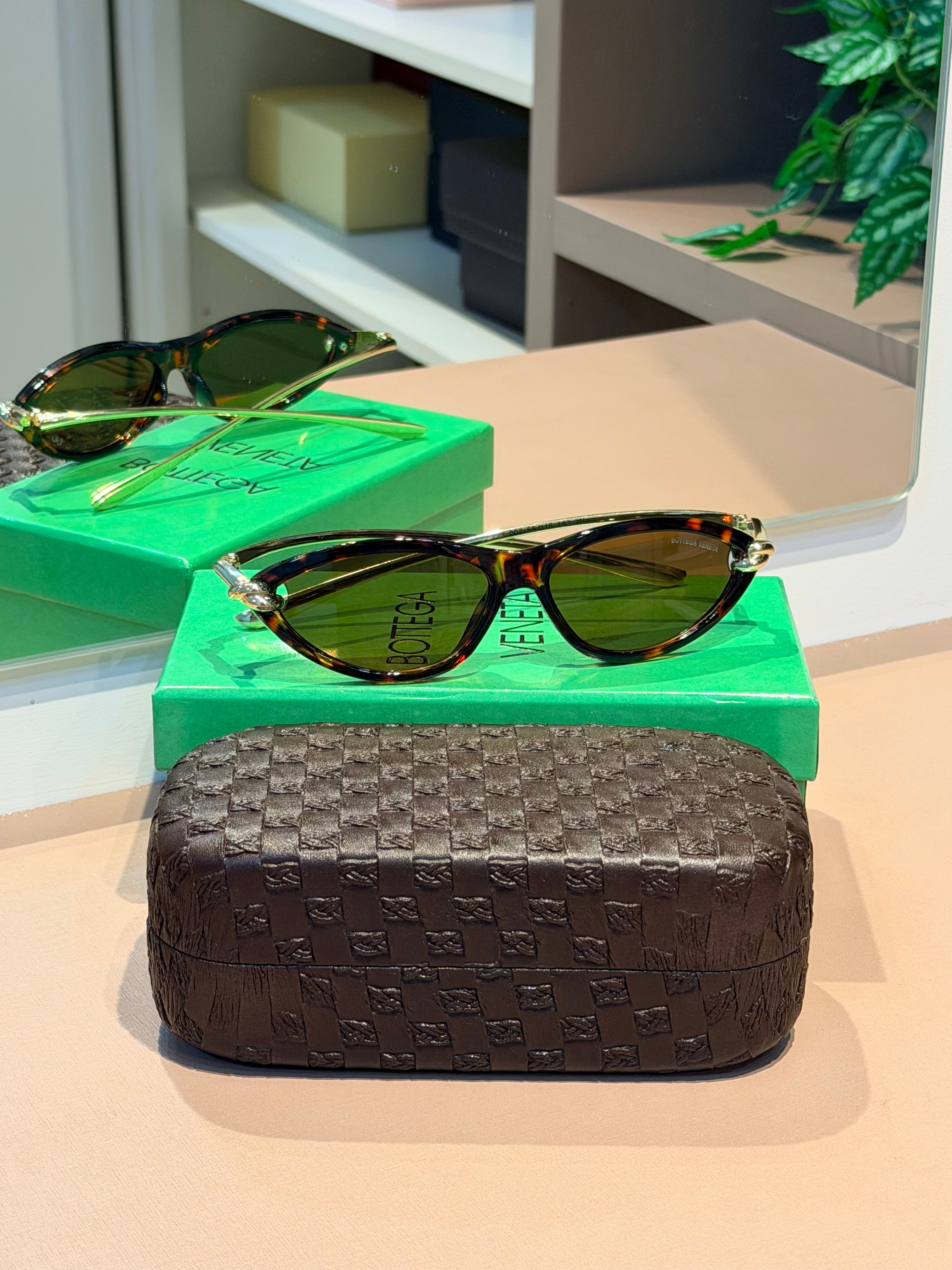 Óculos Knot Cat Eye Havana - BOTTEGA VENETA