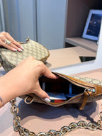 Bolsa de Ombro ou Transversal Emblem Small Shoulder - GUCCI
