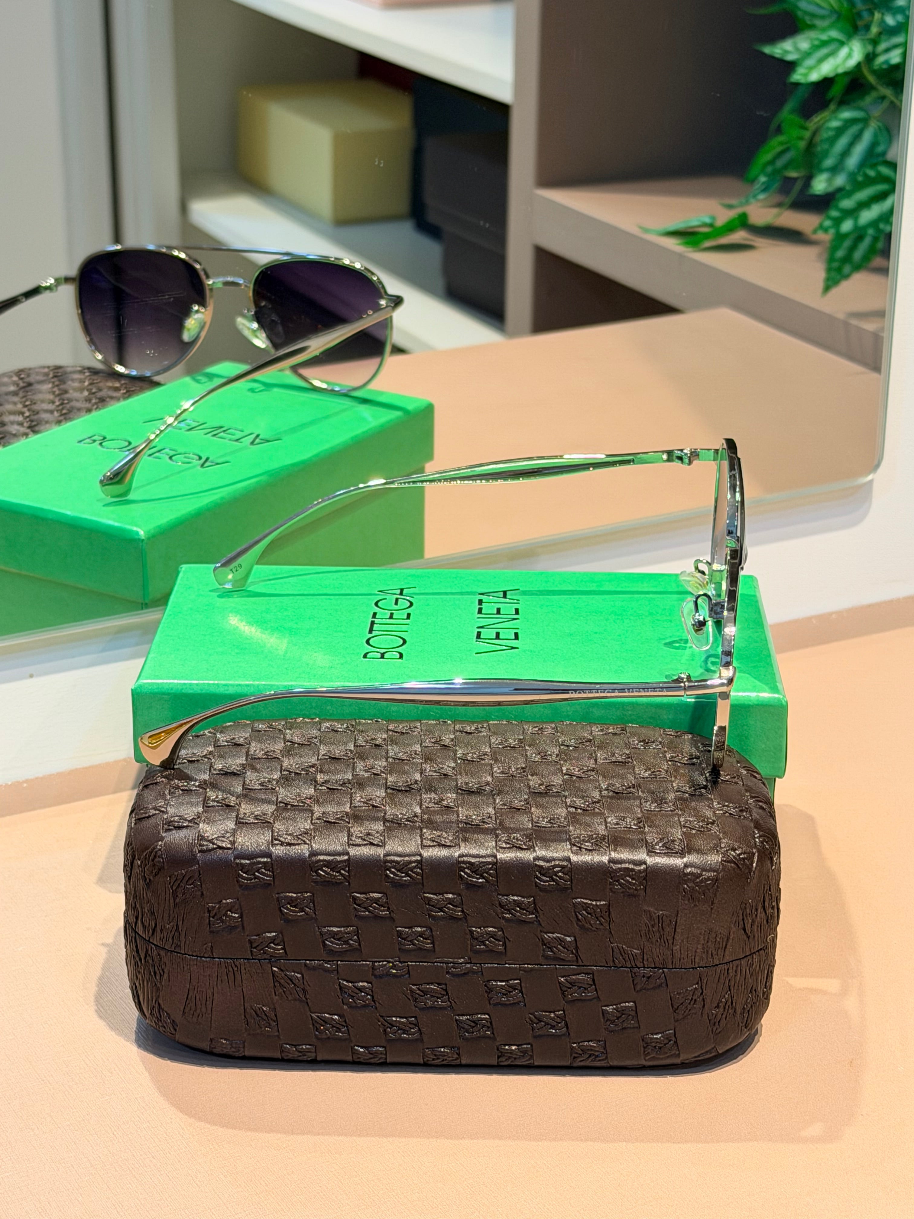 Óculos Sardine Aviator Prata - BOTTEGA VENETA