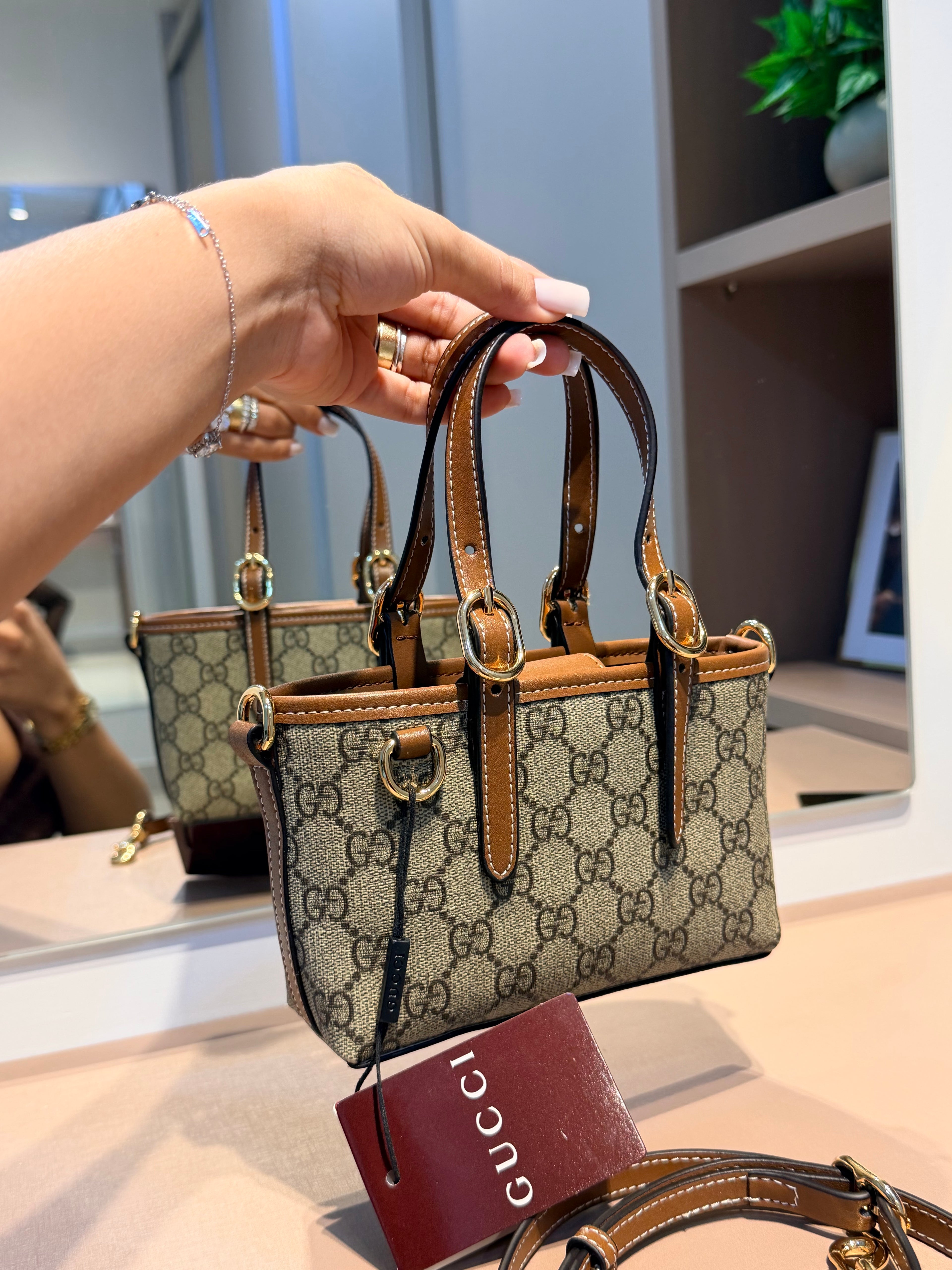 Bolsa de mão ou Transversal GG Emblem Mini - GUCCI