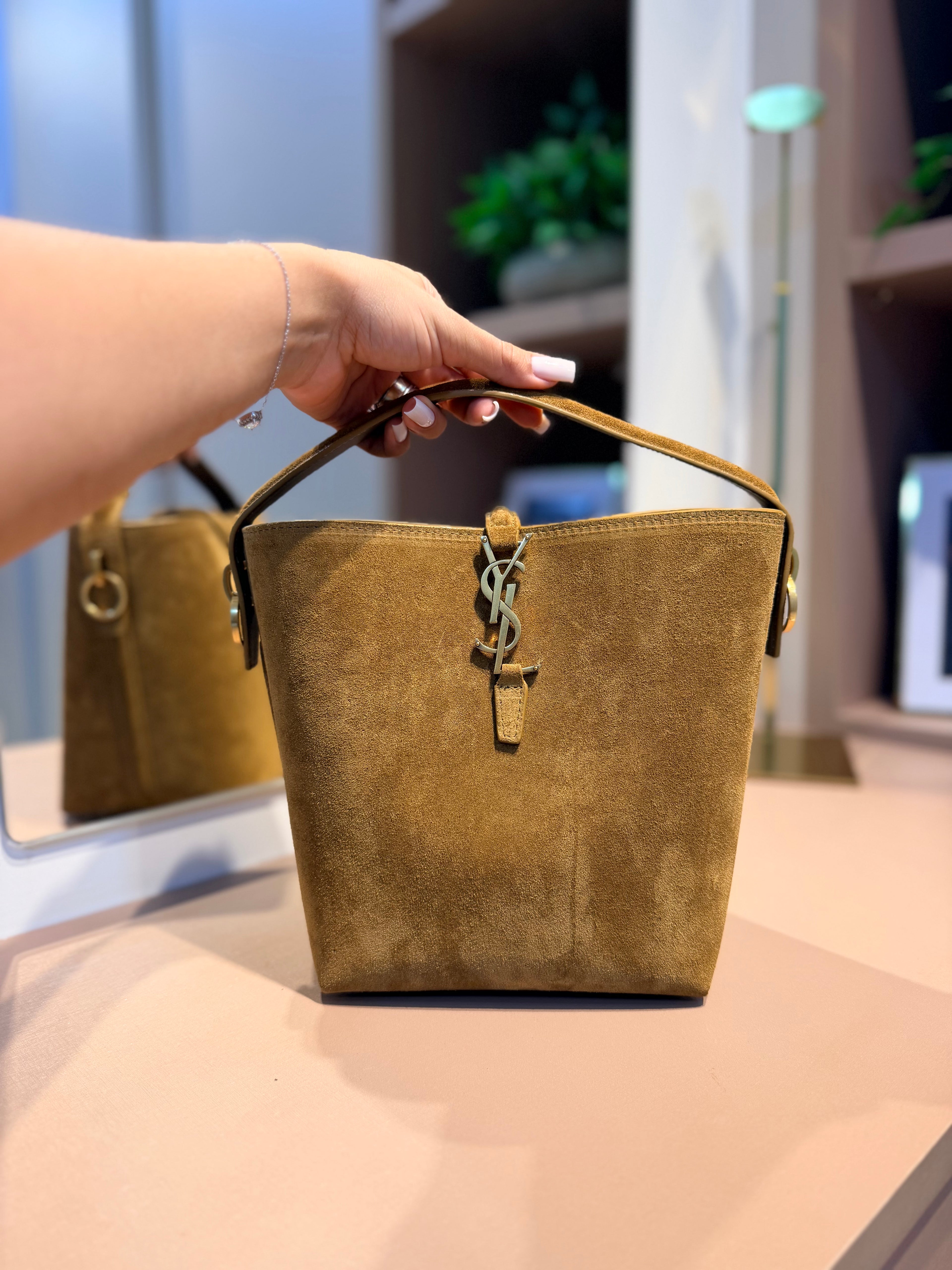 Bolsa de mão ou Transversal Bucket LE 37 Pequena - YSL