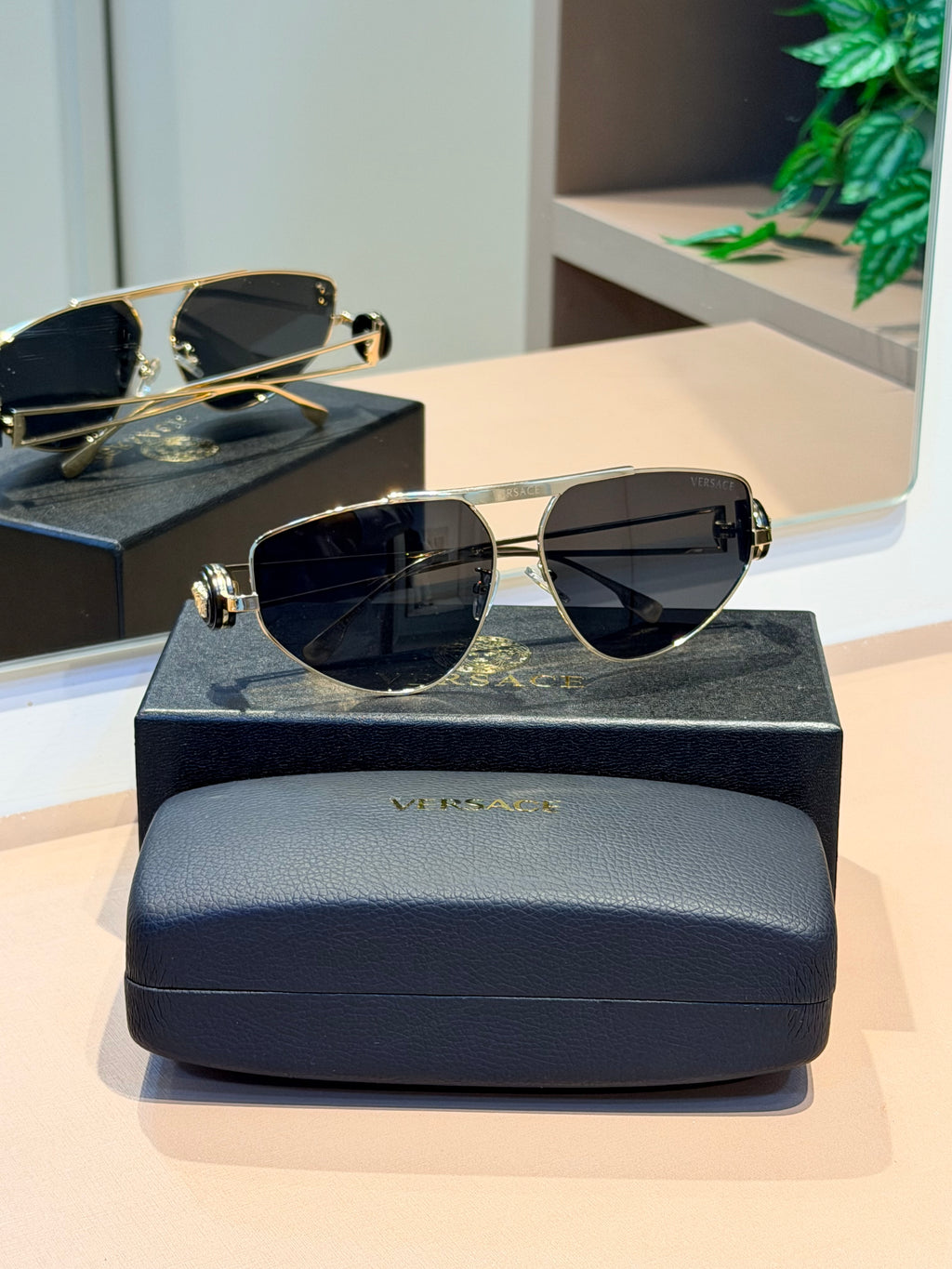 Óculos VE2252 Preto e Dourado - VERSACE