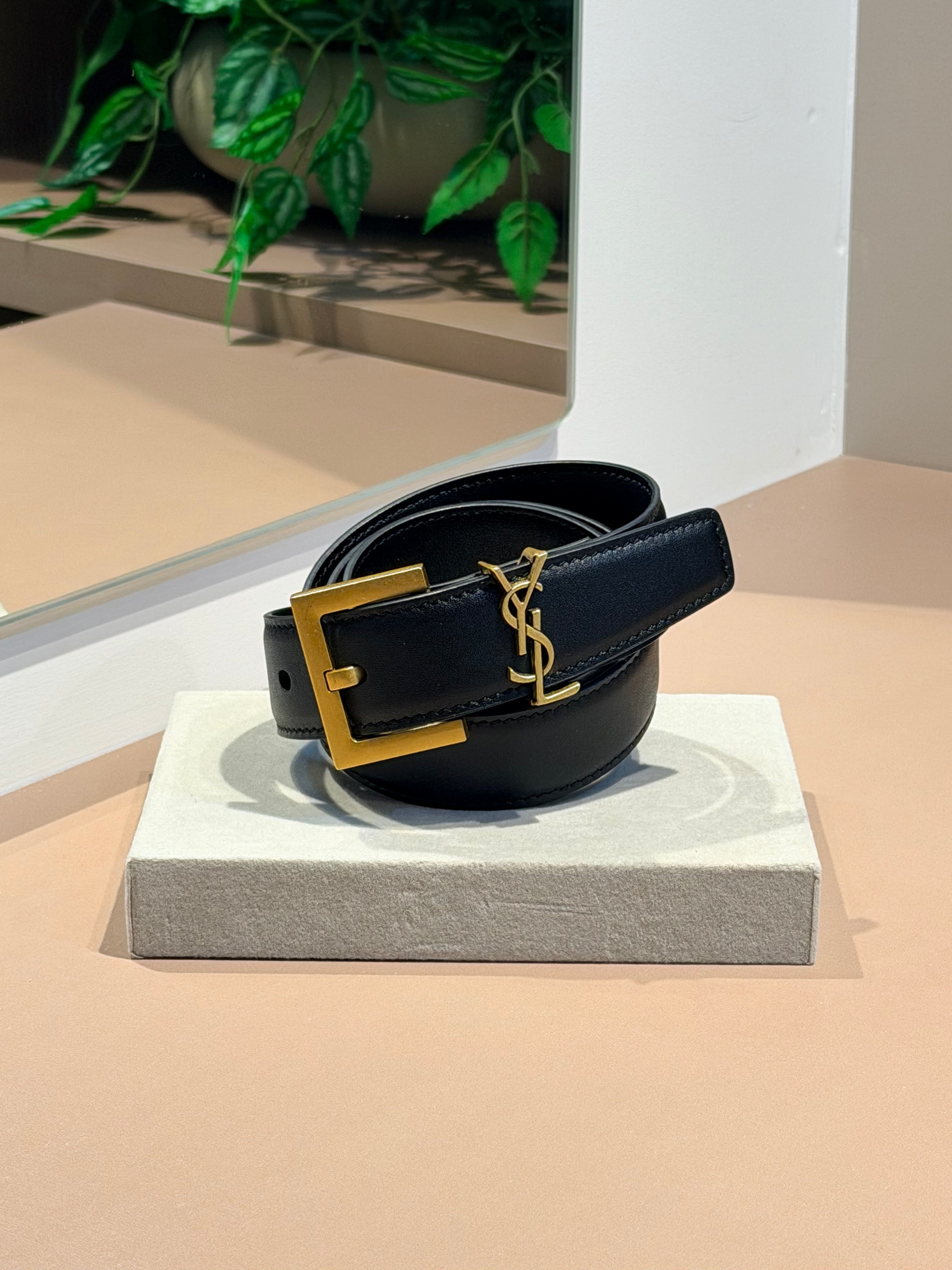 Cinto Cassandre Preto e Dourado G - YSL