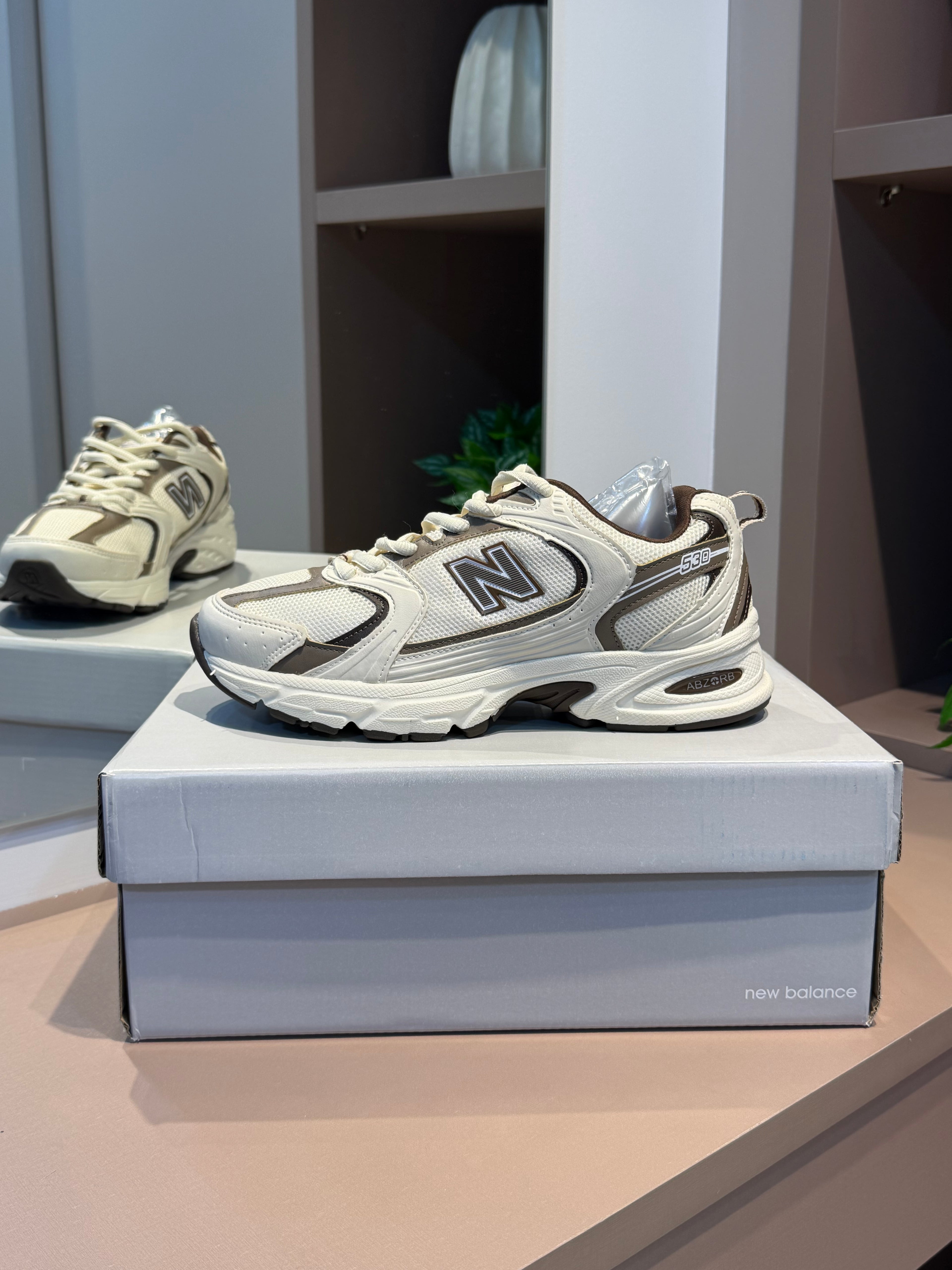 Tênis 530 Off e Marrom - NEW BALANCE