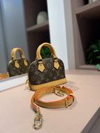 Bolsa de mão ou Transversal Alma Nano - LOUIS VUITTON
