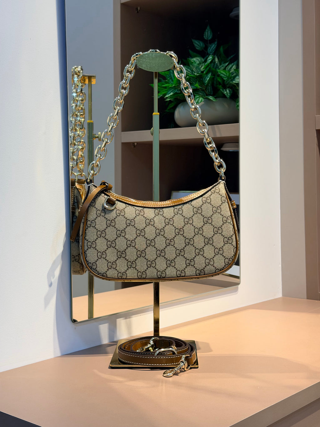 Bolsa de Ombro ou Transversal Emblem Small Shoulder - GUCCI
