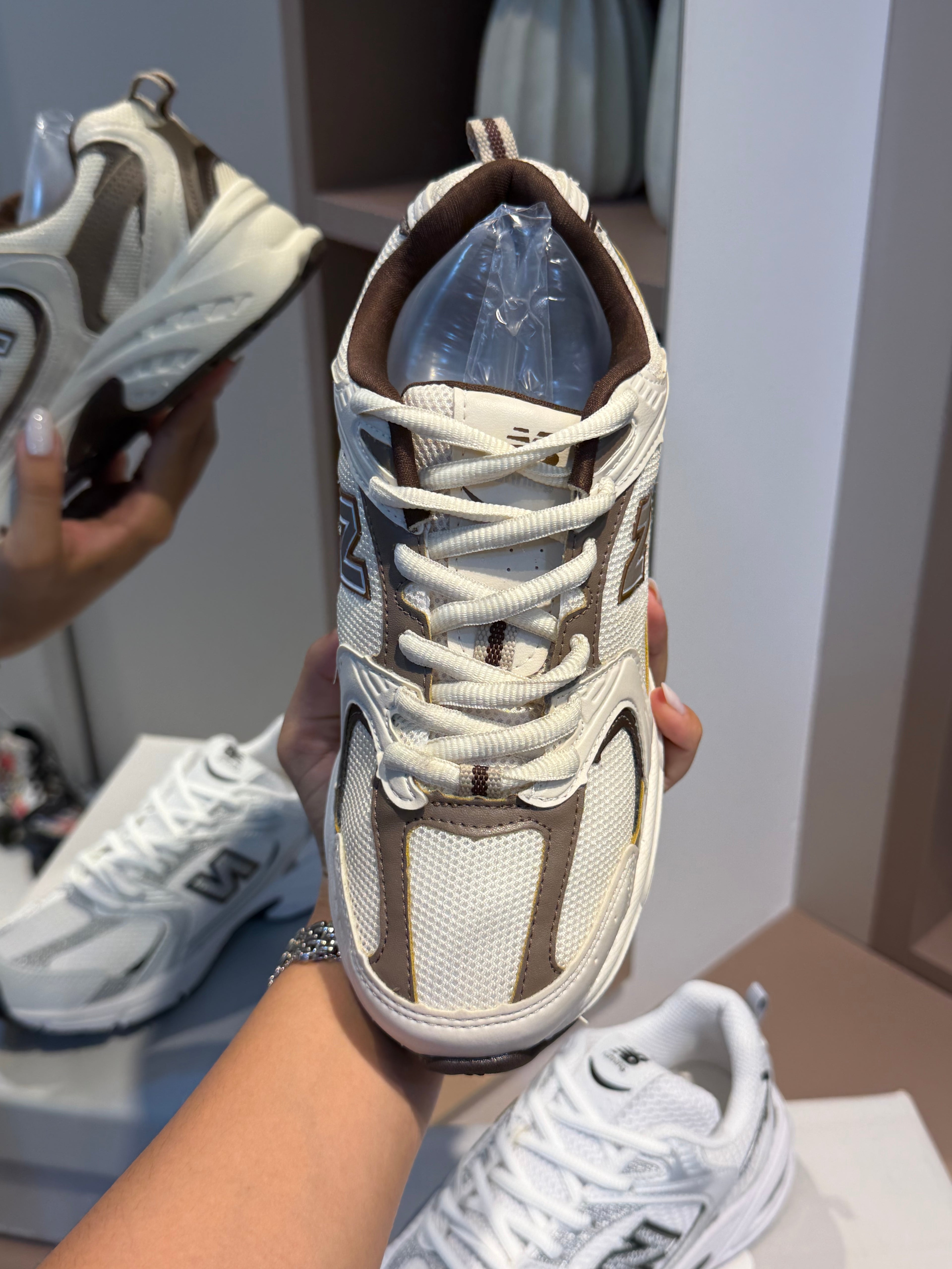 Tênis 530 Off e Marrom - NEW BALANCE
