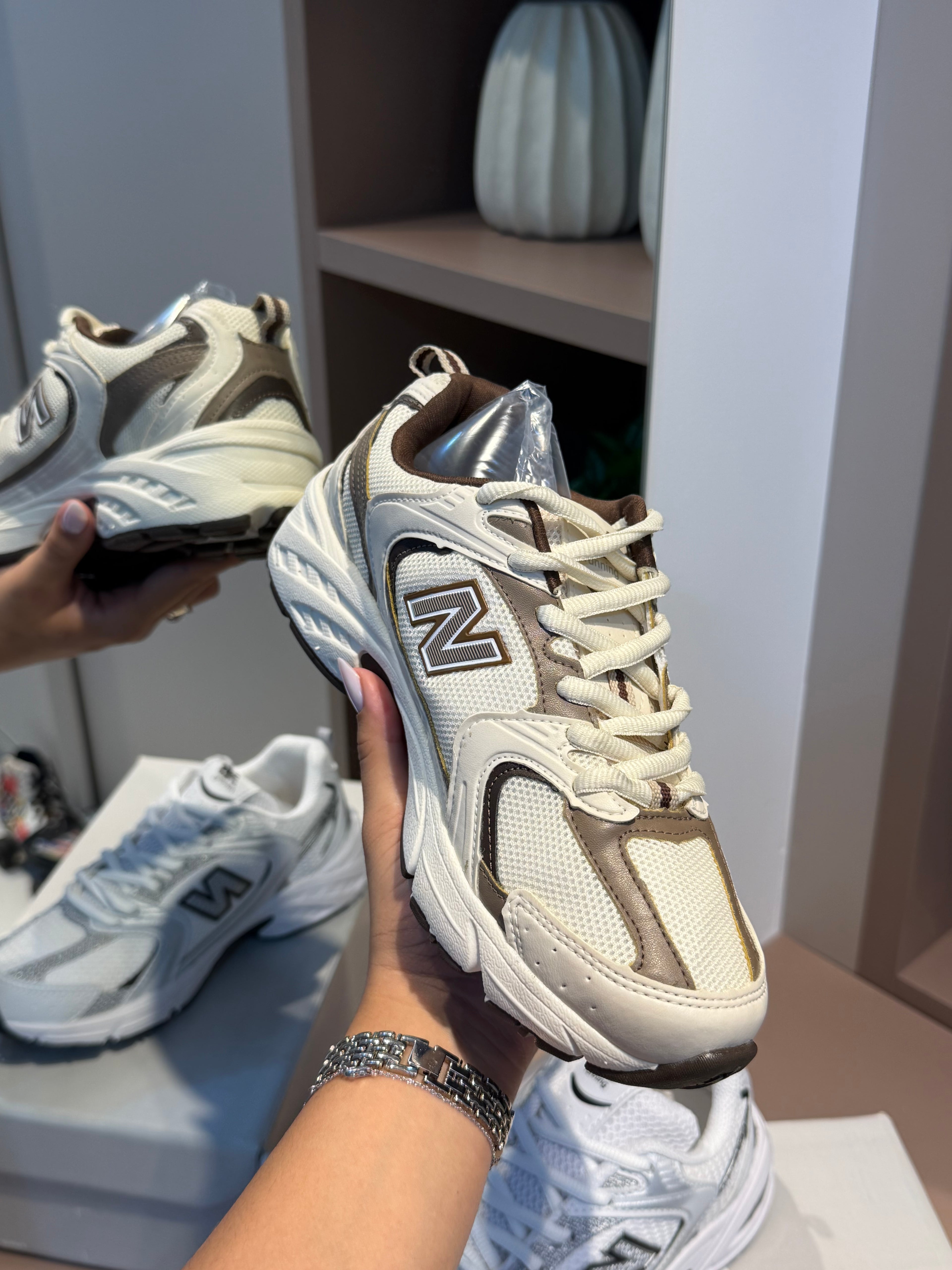 Tênis 530 Off e Marrom - NEW BALANCE
