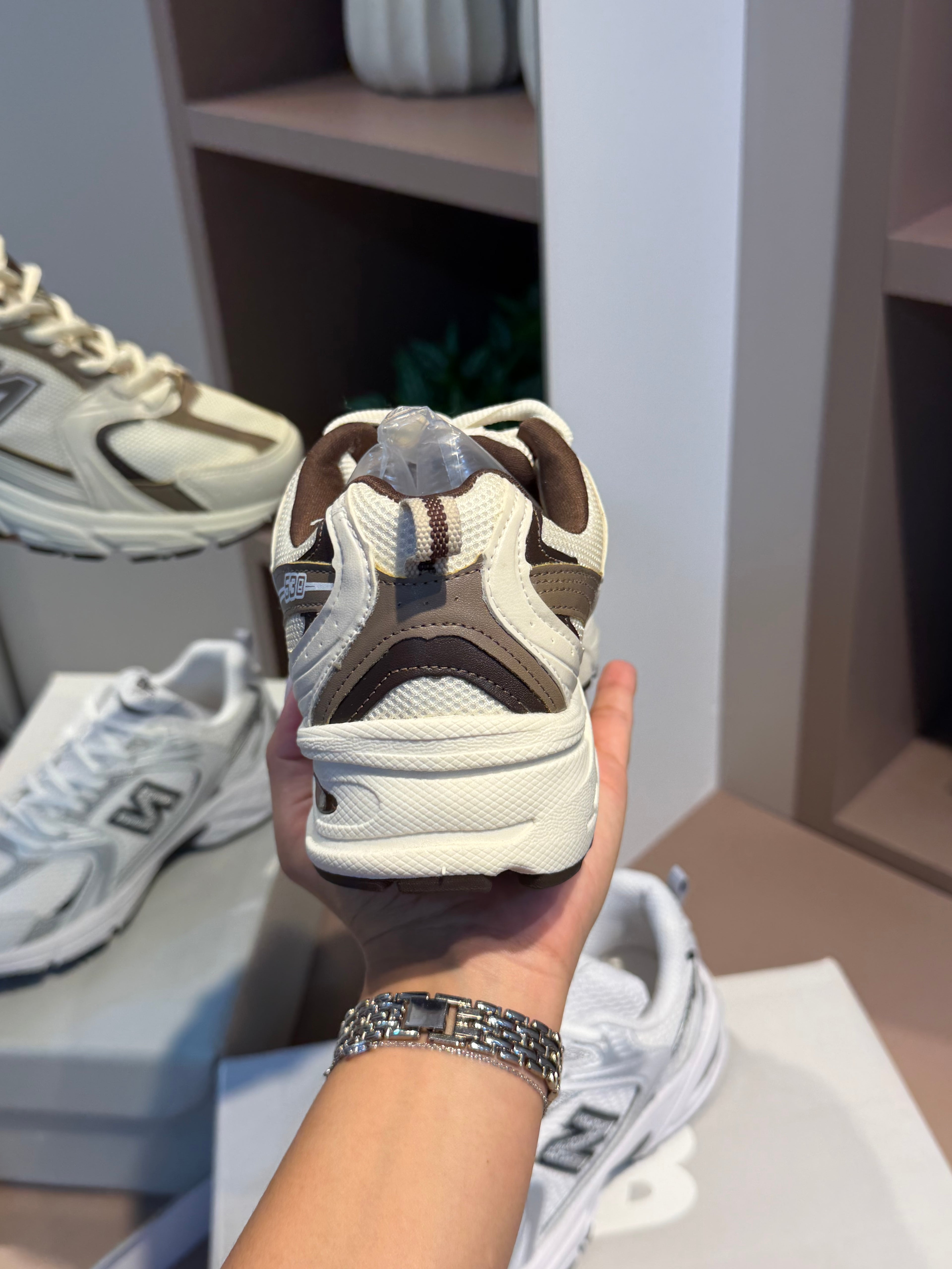 Tênis 530 Off e Marrom - NEW BALANCE