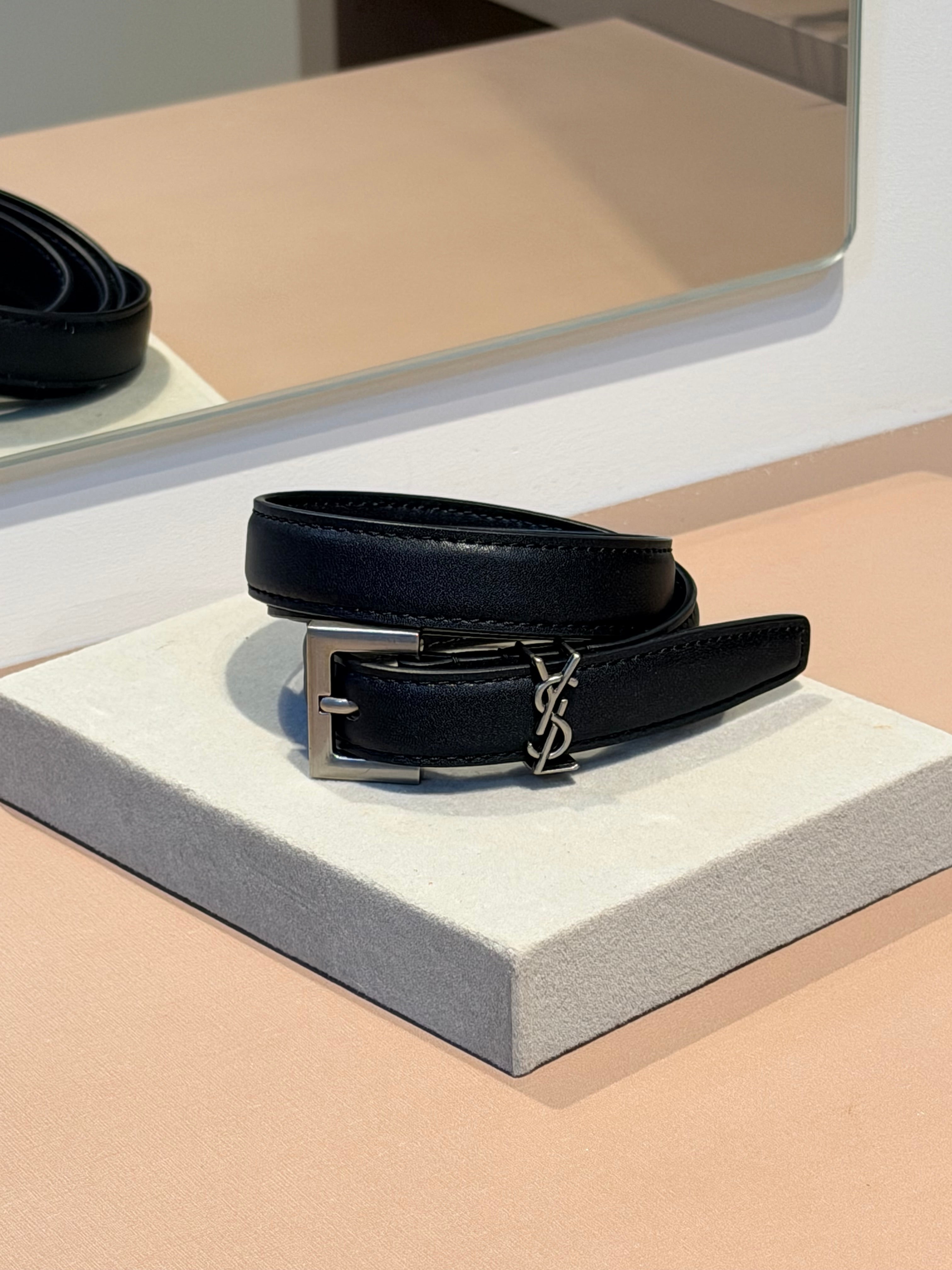 Cinto Cassandre Preto e Prata - YSL