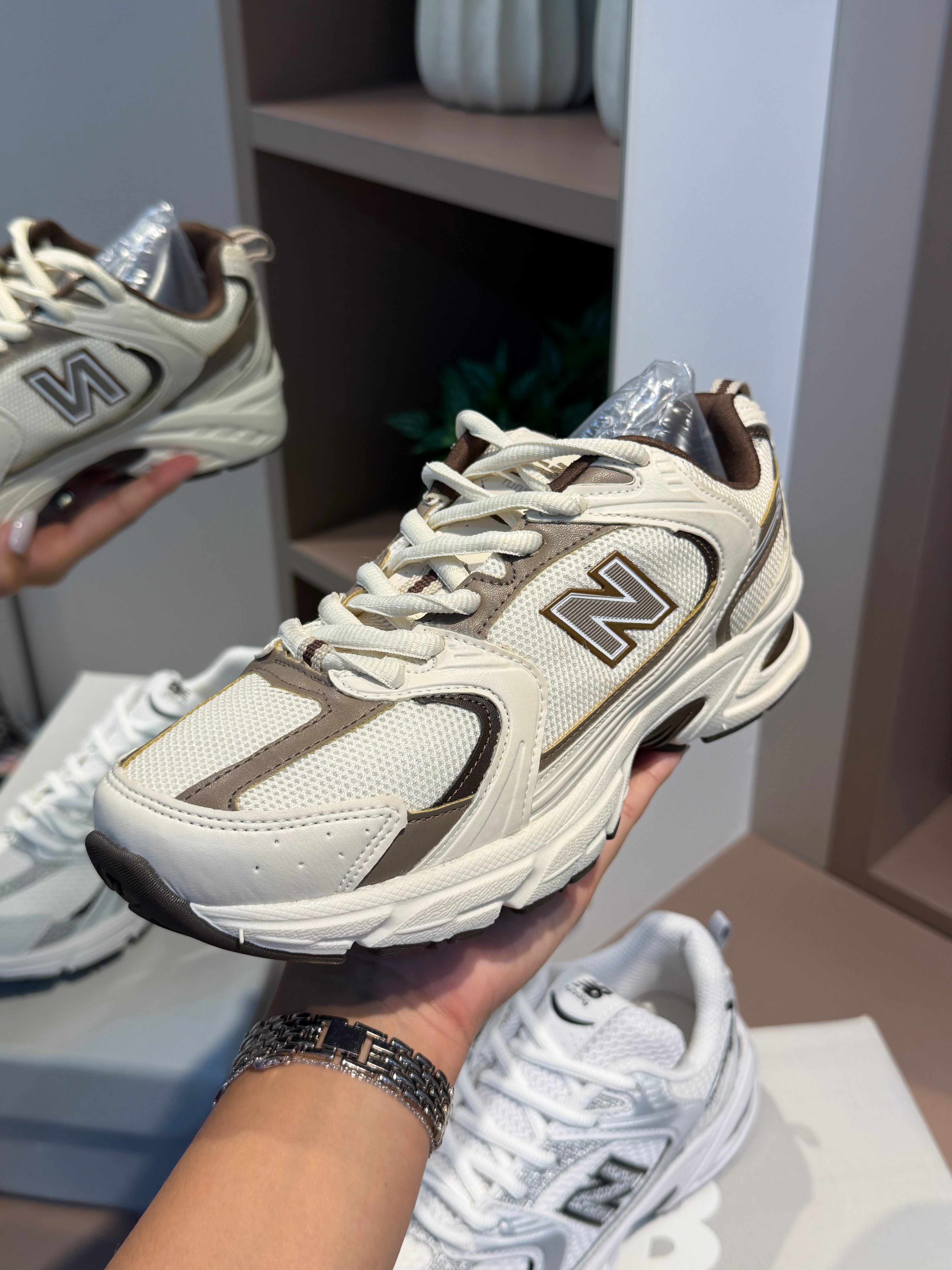 Tênis 530 Off e Marrom - NEW BALANCE