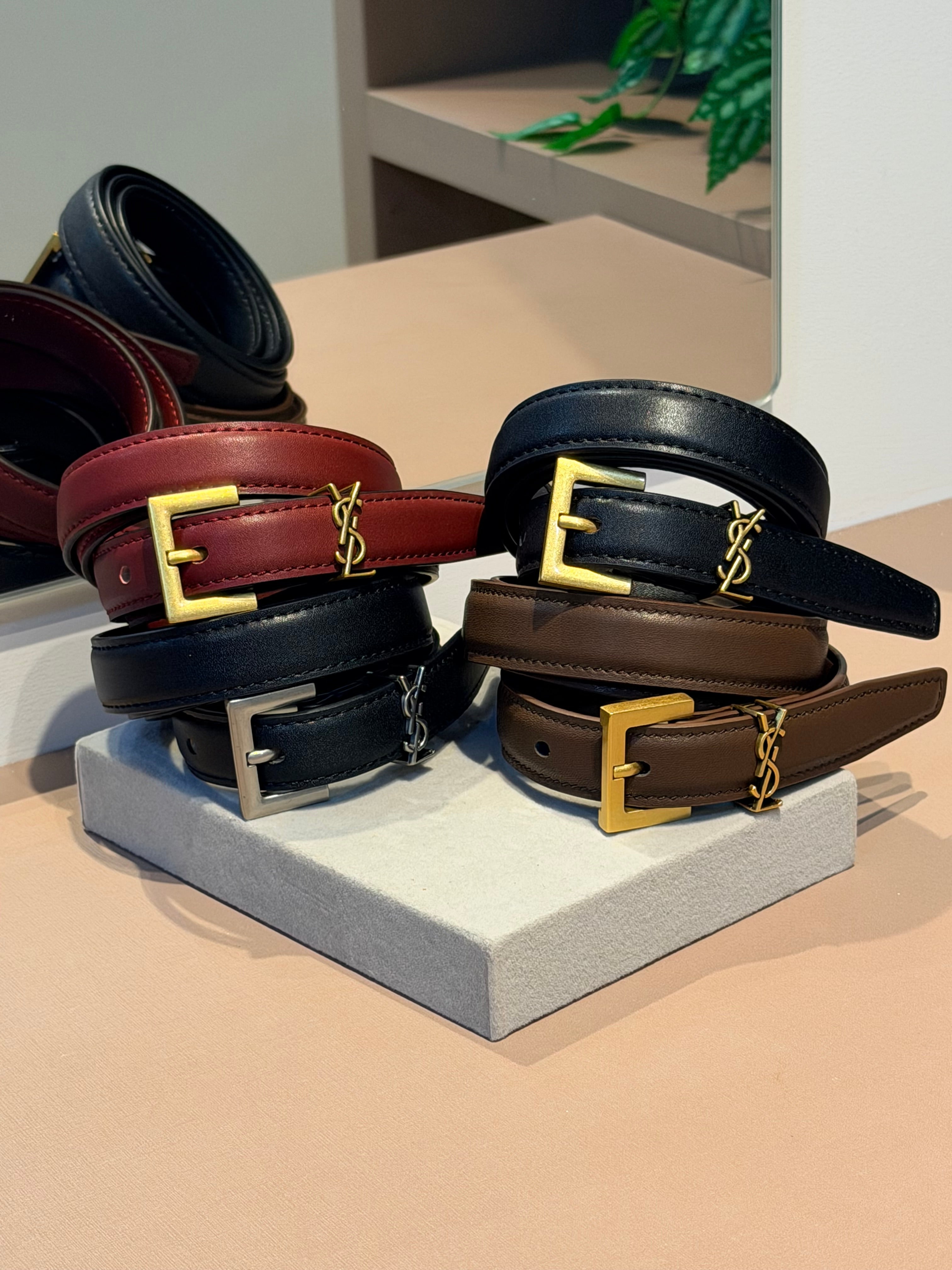 Cinto Cassandre Preto e Prata - YSL