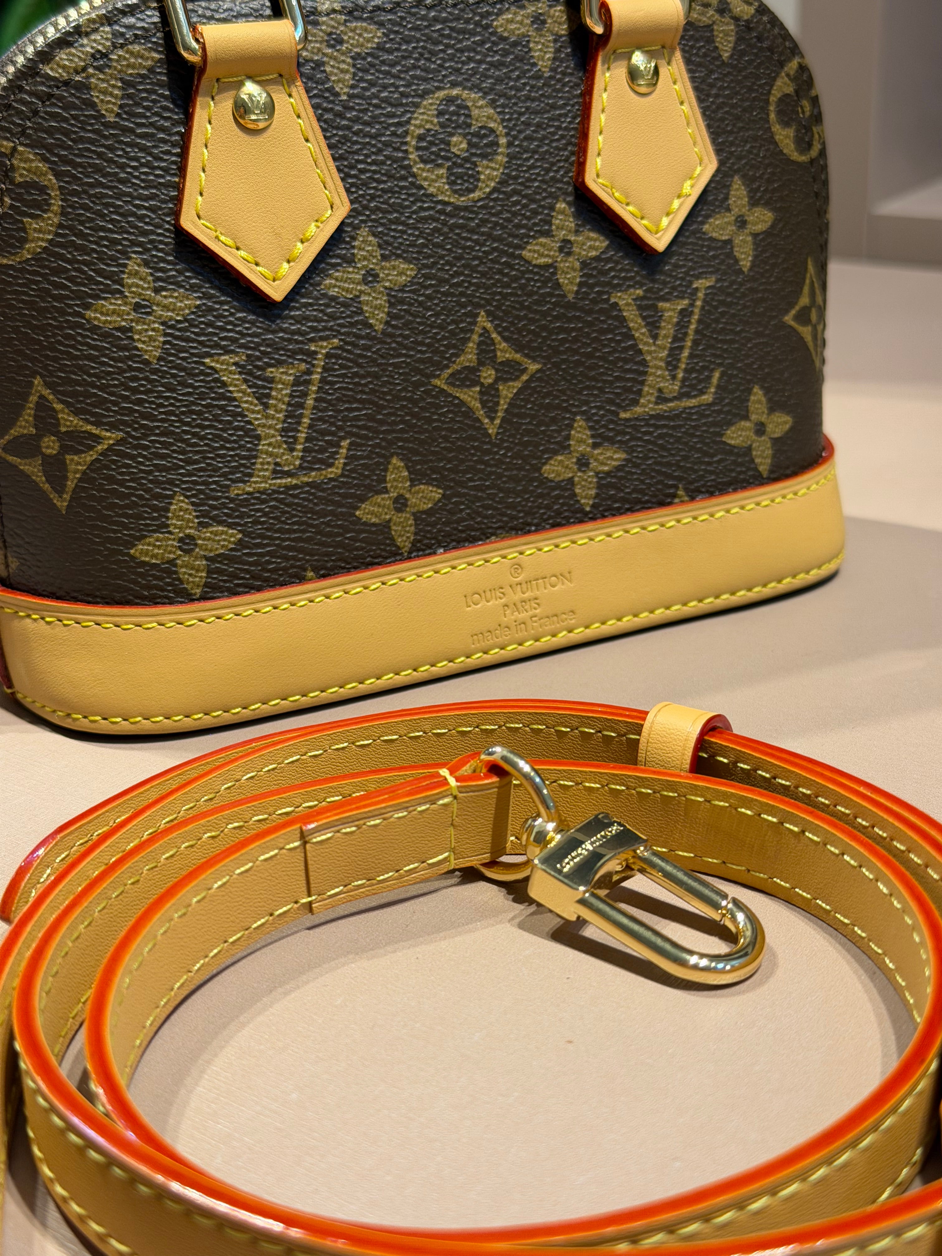 Bolsa de mão ou Transversal Alma Nano - LOUIS VUITTON