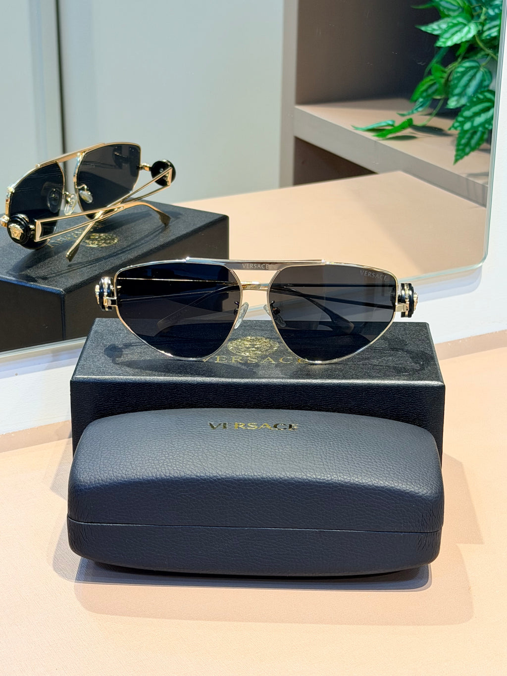 Óculos VE2252 Preto e Dourado - VERSACE