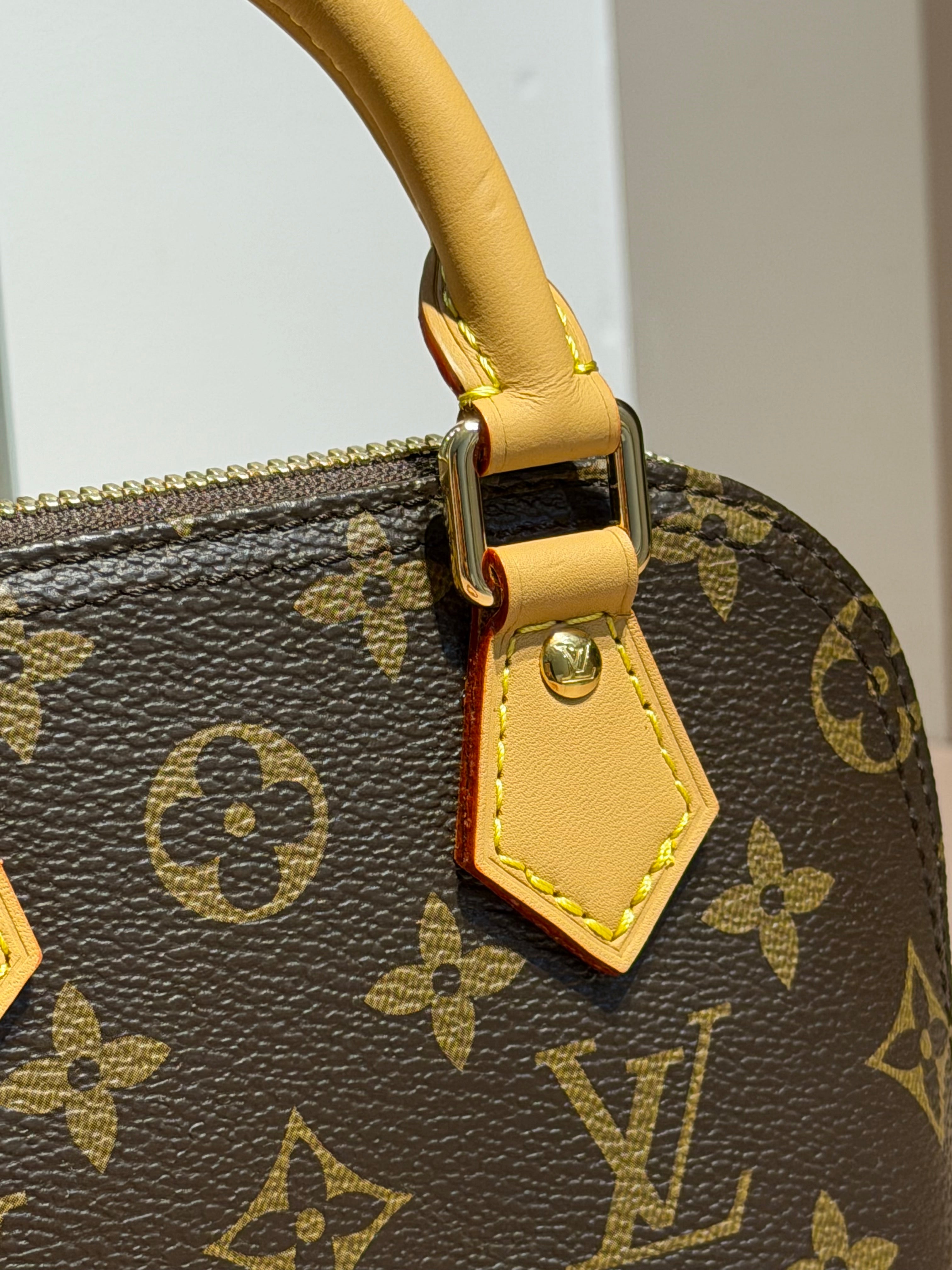 Bolsa de mão ou Transversal Alma Nano - LOUIS VUITTON