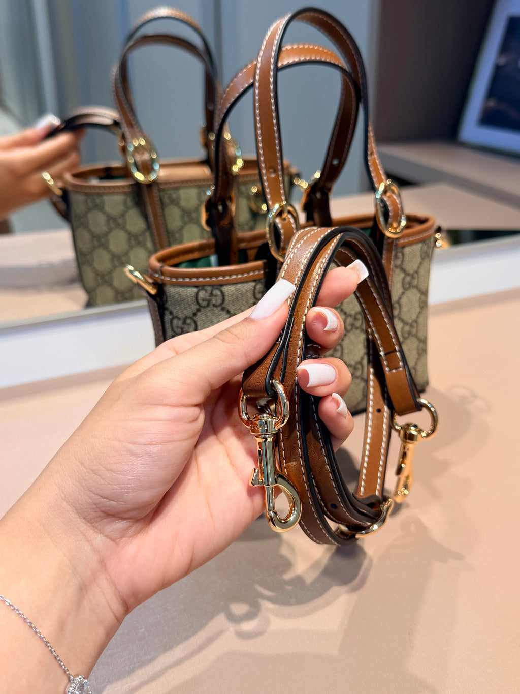 Bolsa de mão ou Transversal GG Emblem Mini - GUCCI