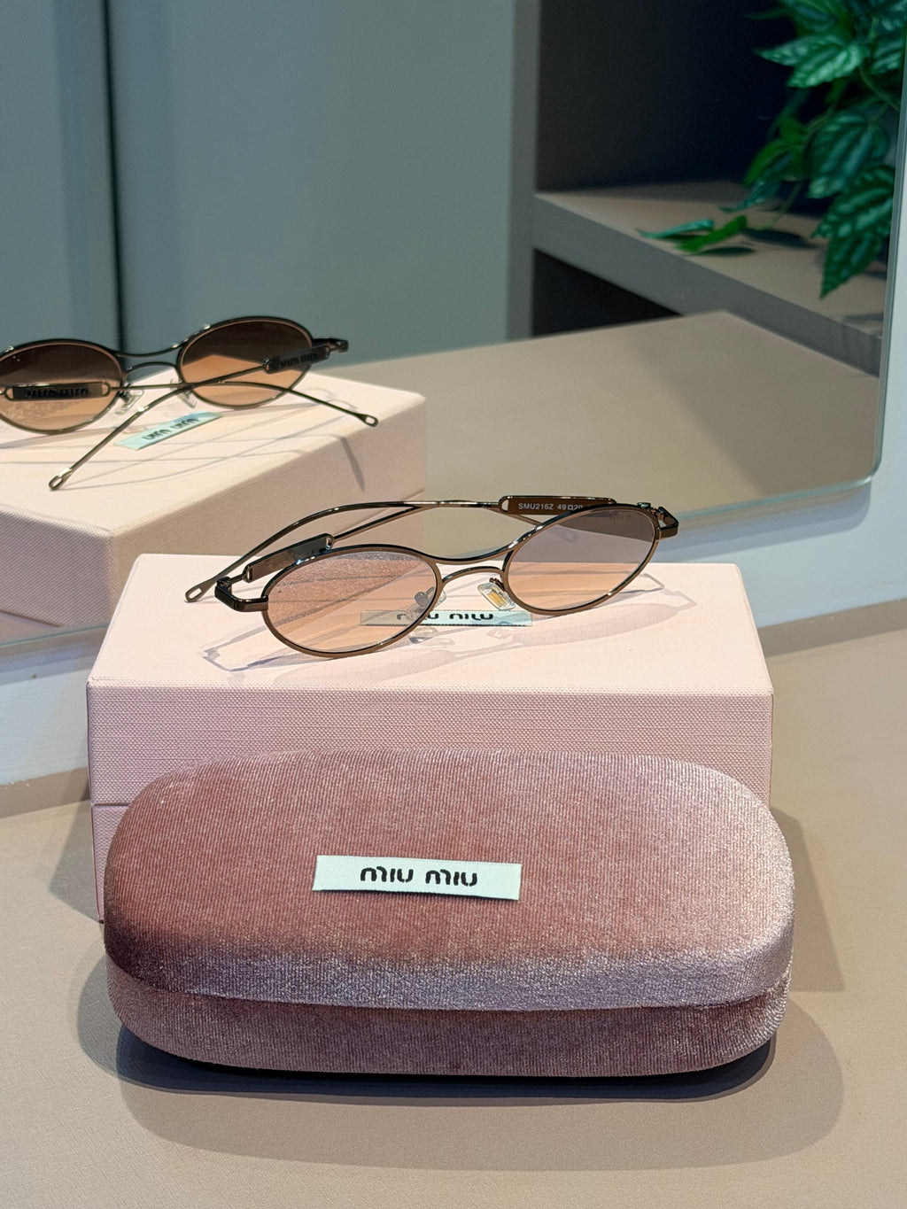 Óculos Oval Marrom - MIU MIU