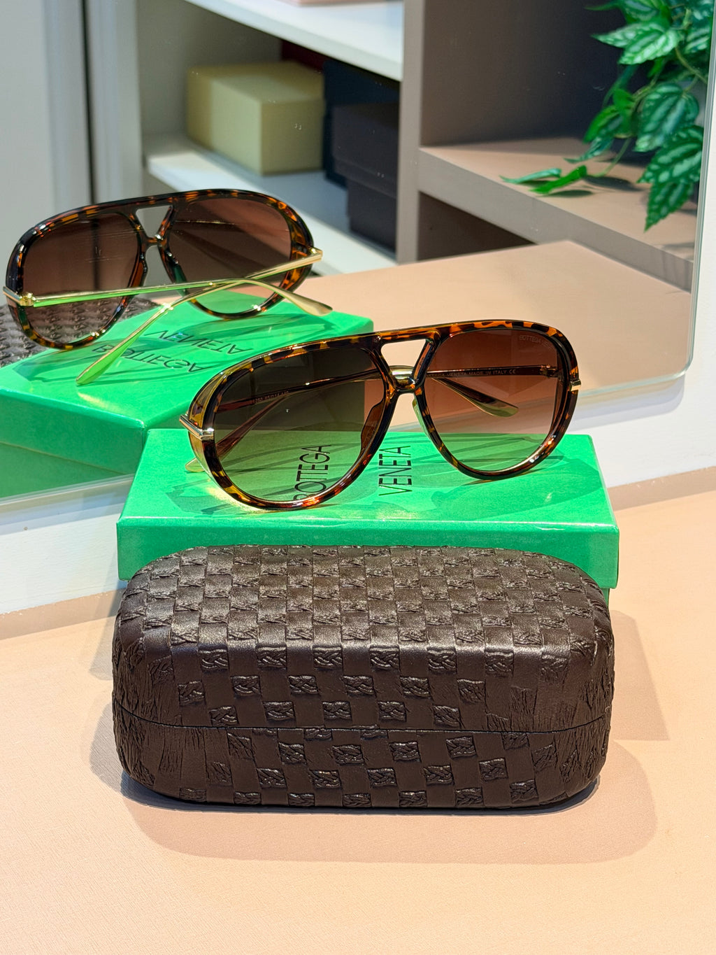 Óculos Aviator Tartaruga - BOTTEGA VENETA