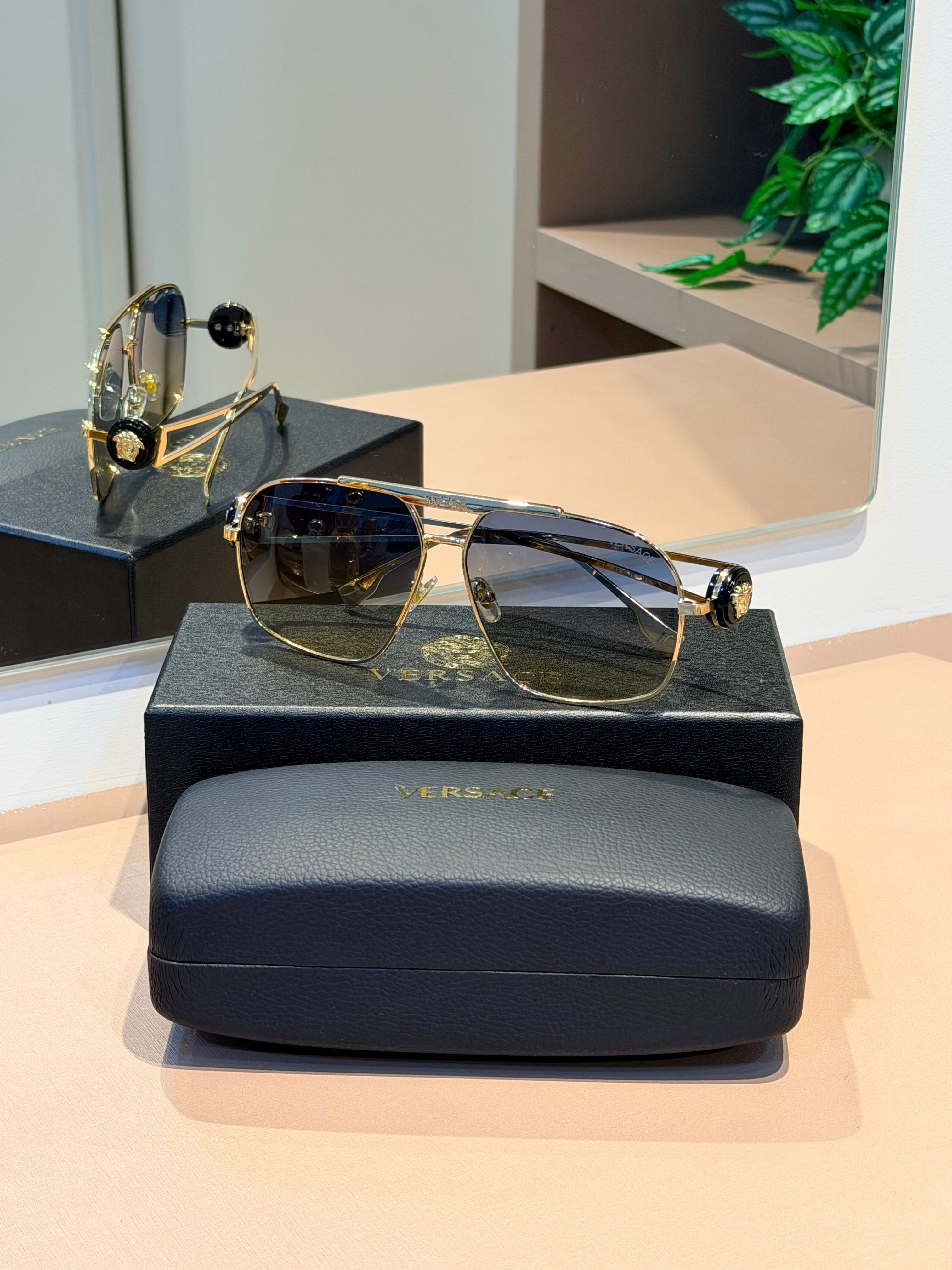 Óculos VE2269 Preto e Dourado - VERSACE