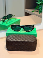 Óculos Knot Cat Eye Preto - BOTTEGA VENETA