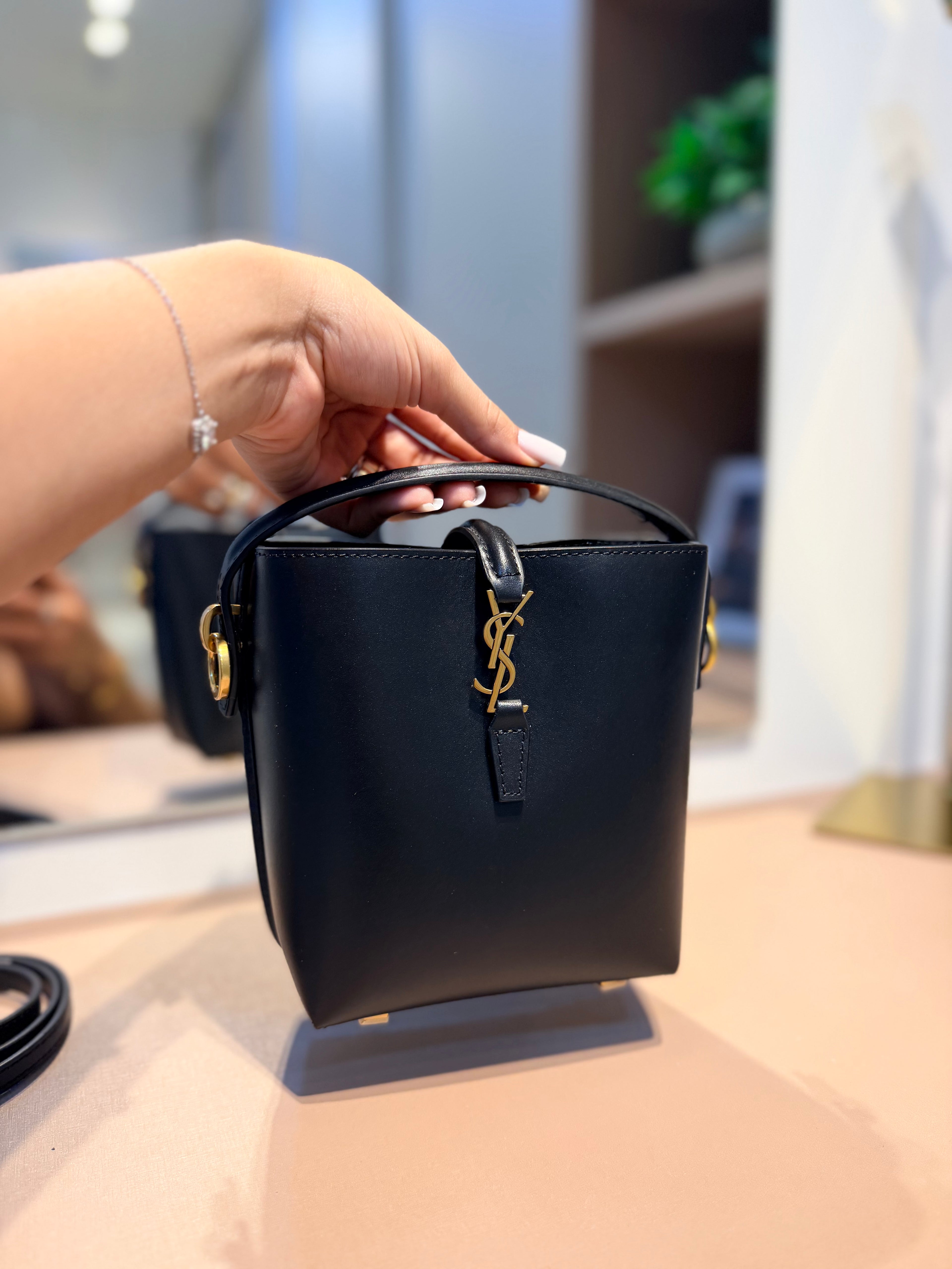 Bolsa de mão ou Transversal Bucket LE 37 Mini - YSL