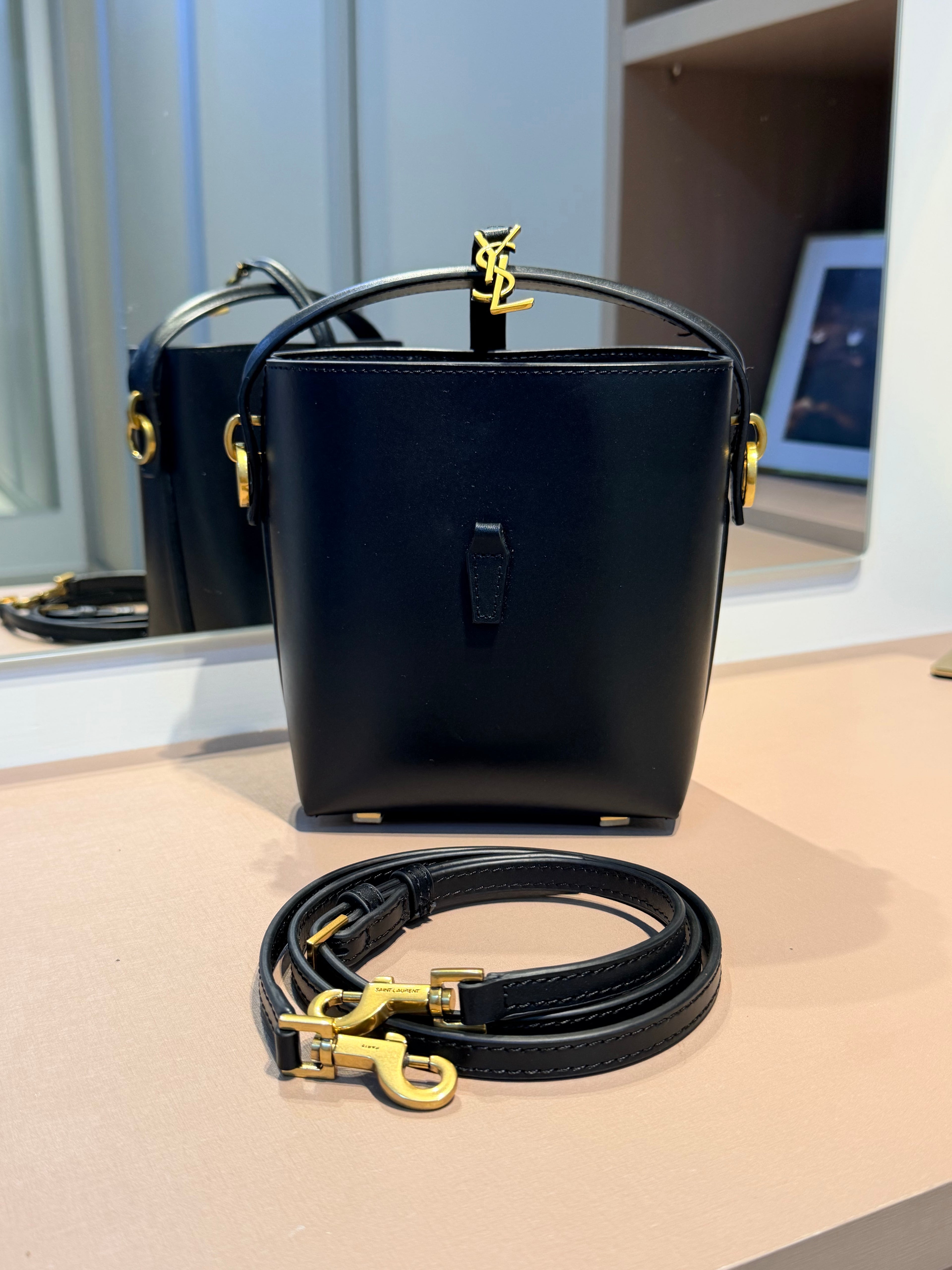 Bolsa de mão ou Transversal Bucket LE 37 Mini - YSL