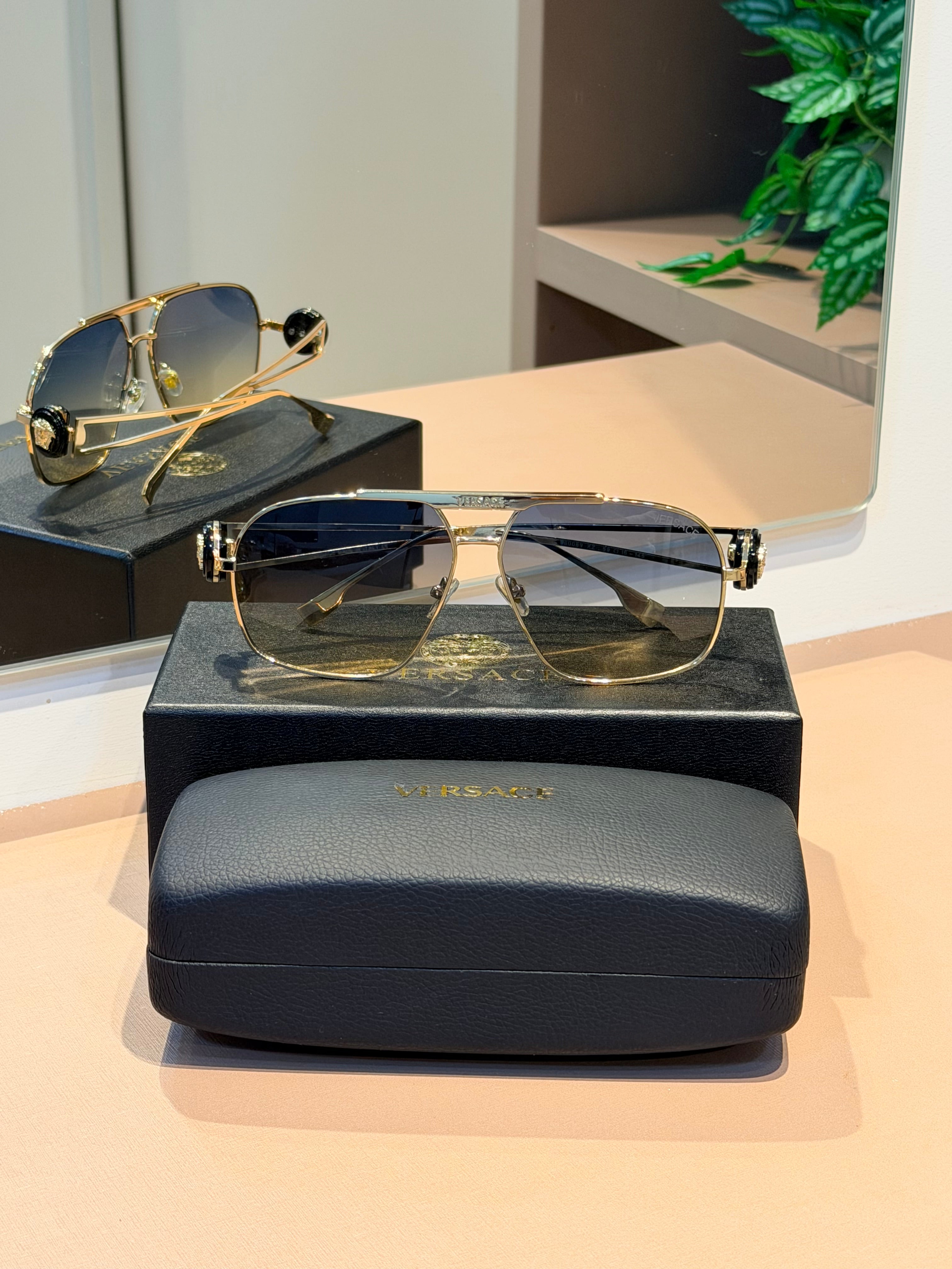 Óculos VE2269 Preto e Dourado - VERSACE