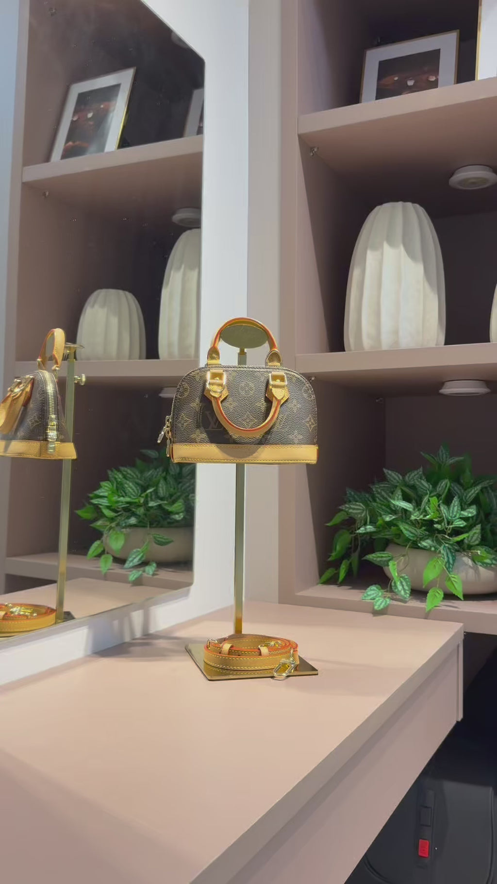 Bolsa de mão ou Transversal Alma Nano - LOUIS VUITTON