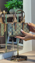Bolsa de mão ou Transversal GG Emblem Mini - GUCCI