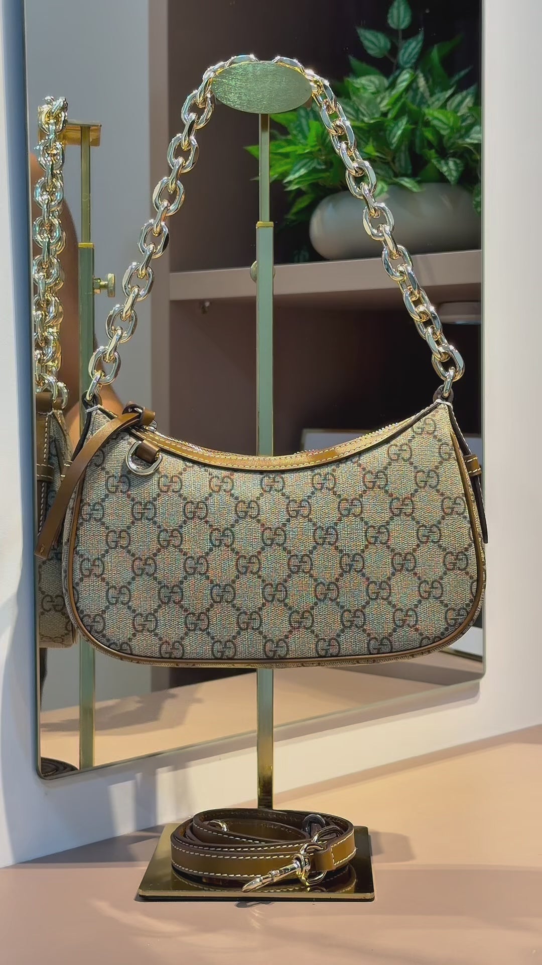 Bolsa de Ombro ou Transversal Emblem Small Shoulder - GUCCI